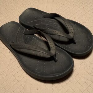 CROCS Women's Classic Blue Flip-Flops